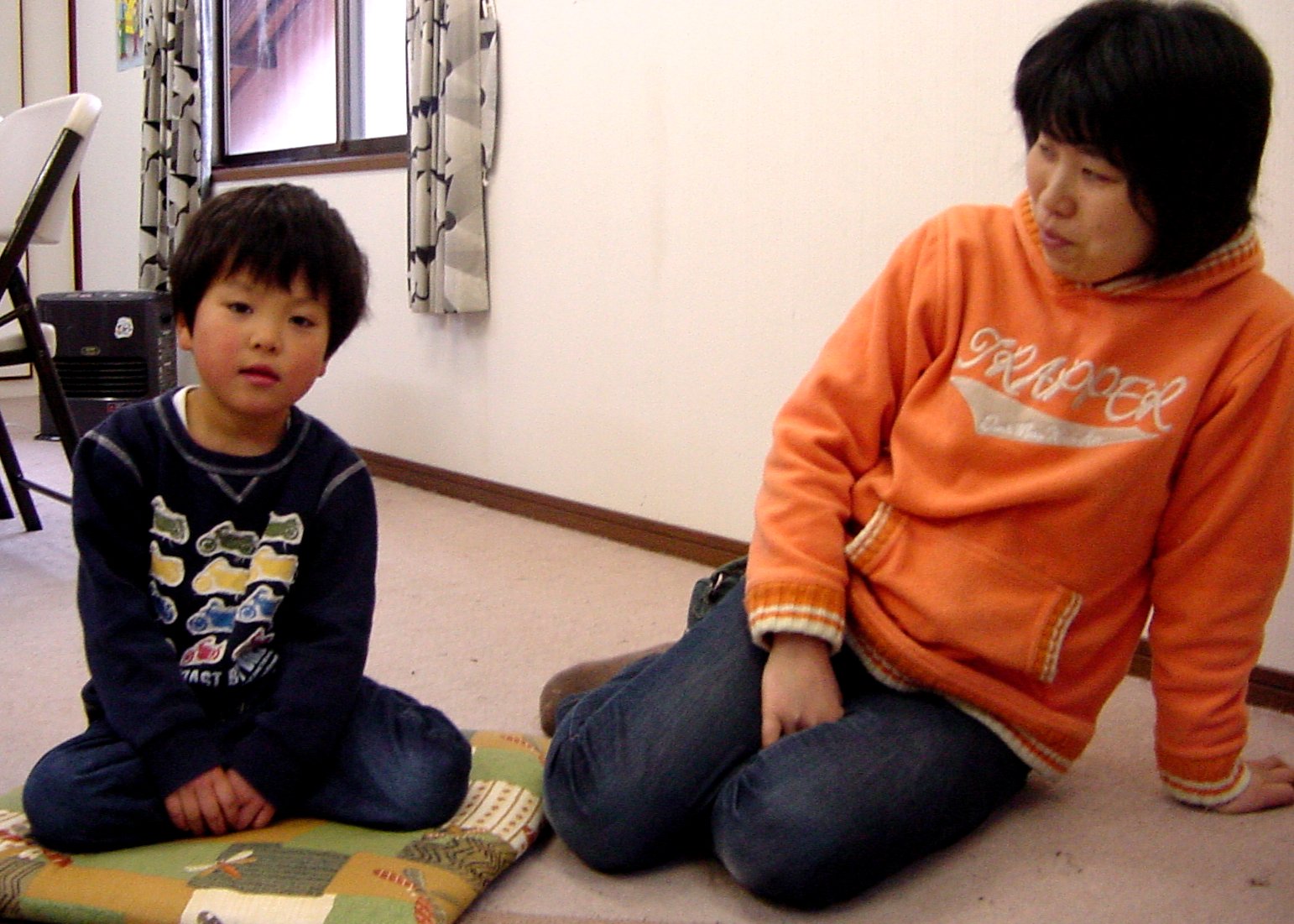 kawabata tomohiro & mom-7-06mar18.jpg 