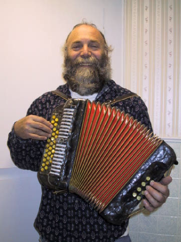 Jax with a Hohner Club II B (built ca. 1965)