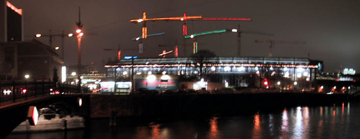 Christmas Cranes over the Bahnhof